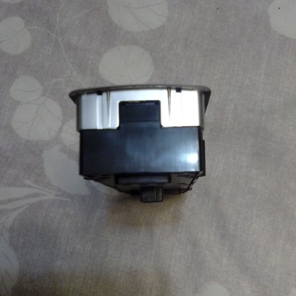 2017 Mercedes Benz control Module - Picture 4 of 4